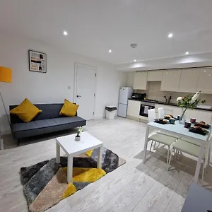 Zdnu 2 Bedroom Reeani , Uxbridge United Kingdom
